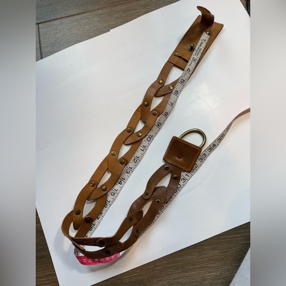 Jessica Simpson open weave leather light brown belt size M/L - Picture 3 of 5